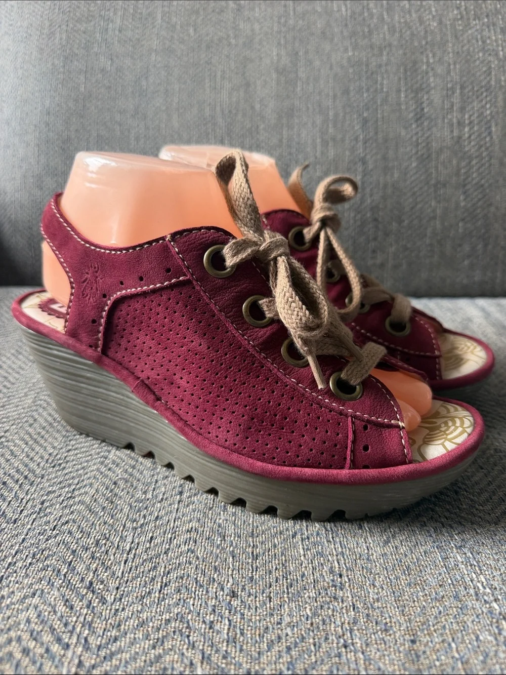Fly London Women’s Perforated Magenta Rose Leather Lace Up Wedge Sandals Sz: 38